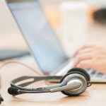 casque pour aider les utilisateurs au service helpdesk