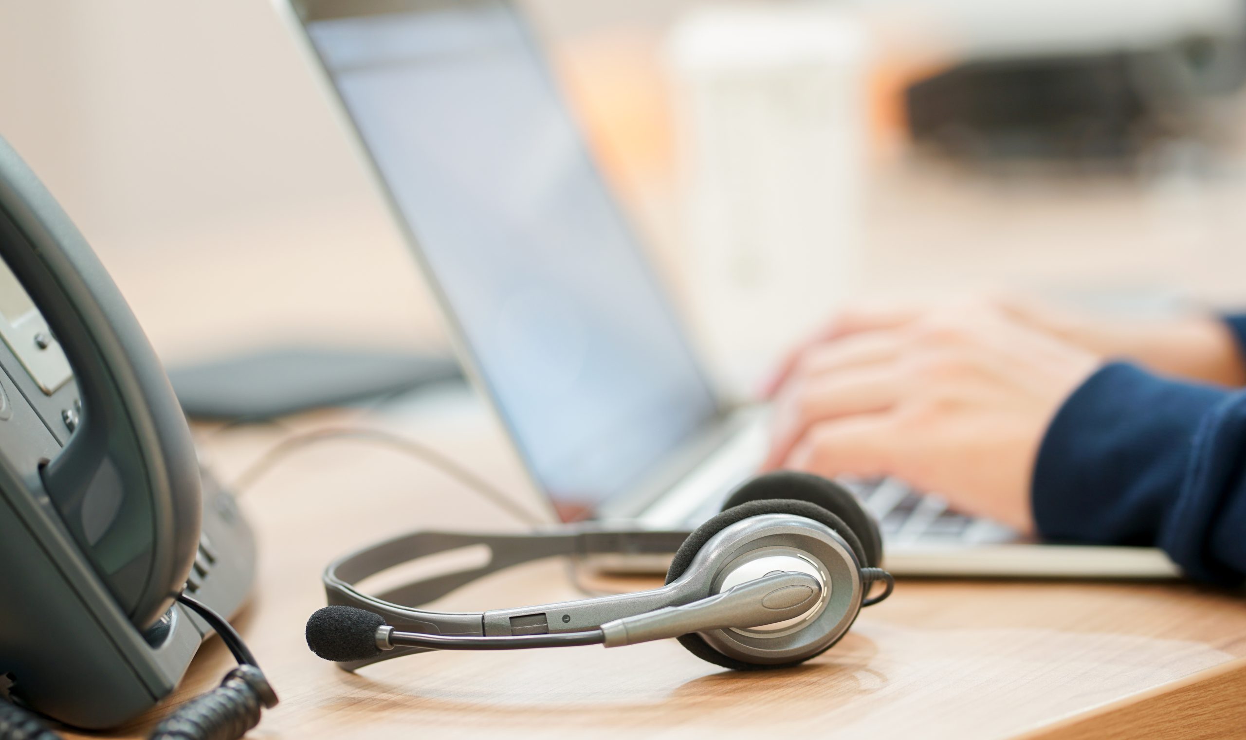 casque pour aider les utilisateurs au service helpdesk
